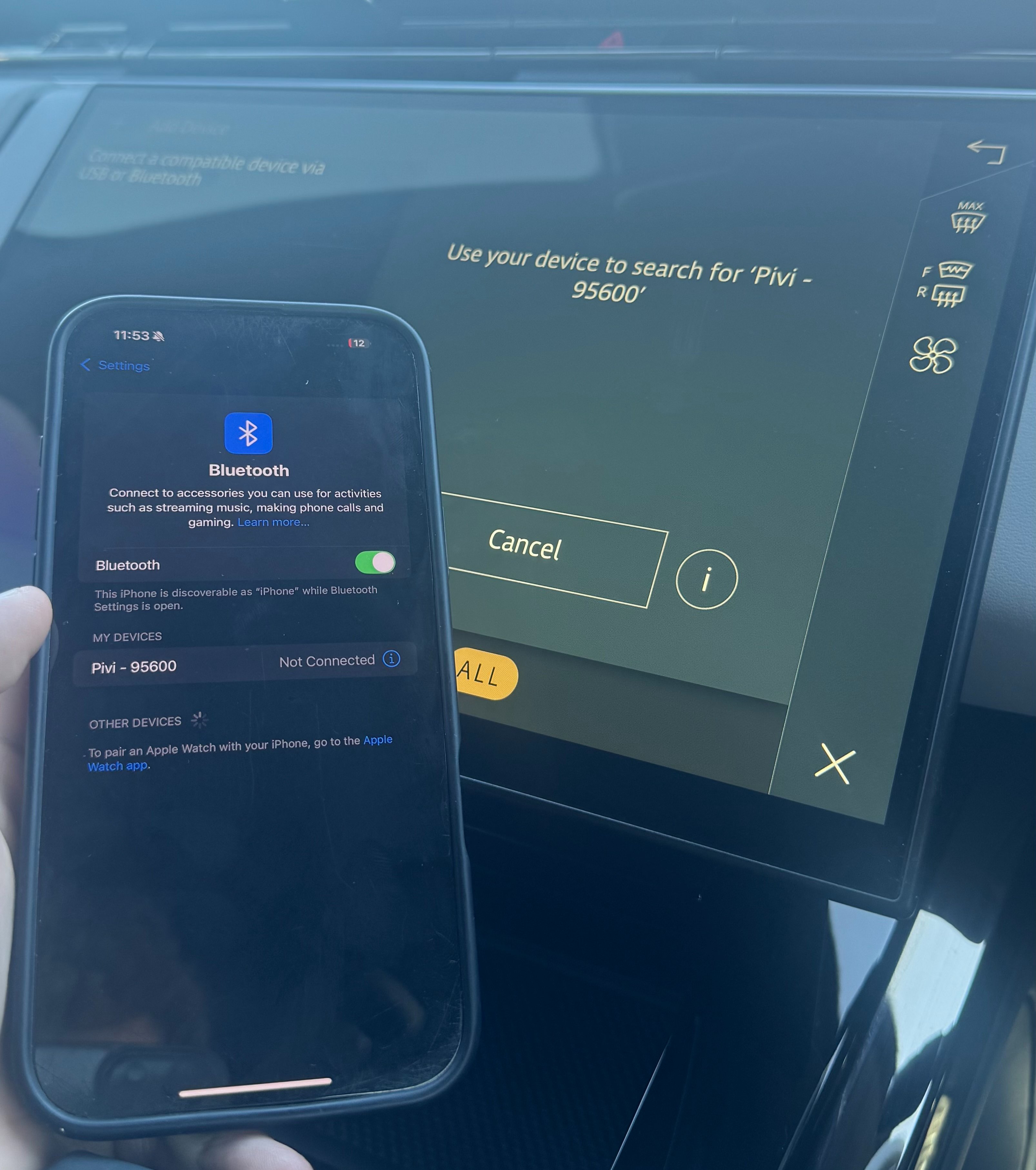 Smartphone connecting to car's Bluetooth system named Pivi - 95600 via settings screen.