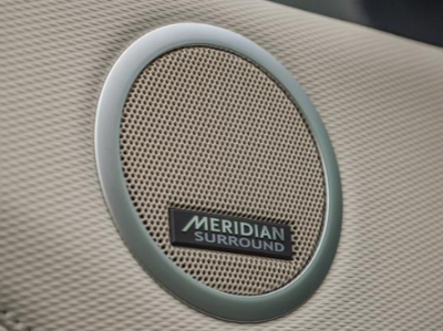 What is Meridian™ Surround Sound in a Land Rover?