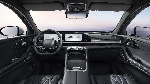 Premium materials https://www.duckworth.co.uk/assets/media/omoda9interior.jpeg