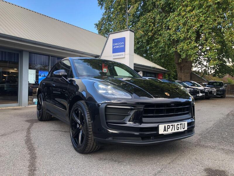 PORSCHE MACAN