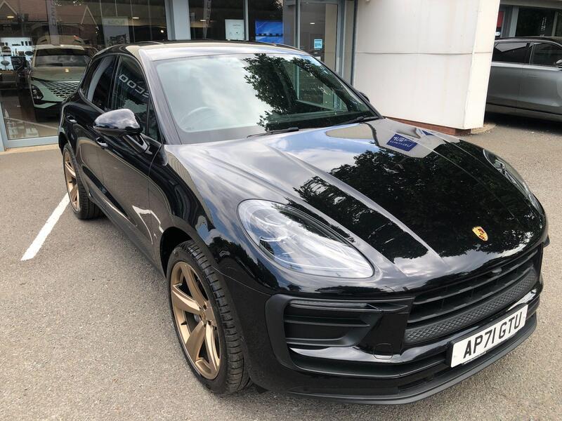 PORSCHE MACAN