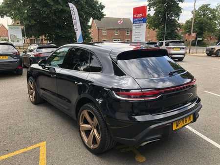 PORSCHE MACAN