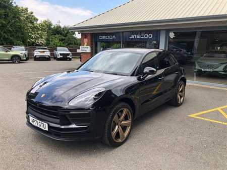 PORSCHE MACAN
